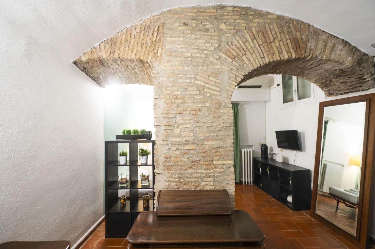 Campo De Fiori Grotto Apartment โรม ภายนอก รูปภาพ