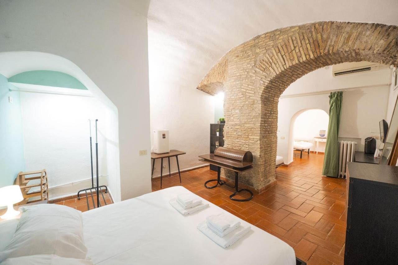 Campo De Fiori Grotto Apartment โรม ภายนอก รูปภาพ
